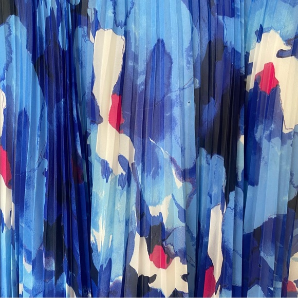 Maggy London Sleeveless Blue Floral Dress Women's Size 16 Pleated Skirt Spring - Picture 3 of 7